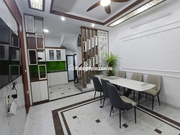 BÁN NHÀ PHÚC LỢI 5 TẦNG 3 NGỦ MẶT TIỀN 5M Ô TÔ GẦN 5,9 TỶ